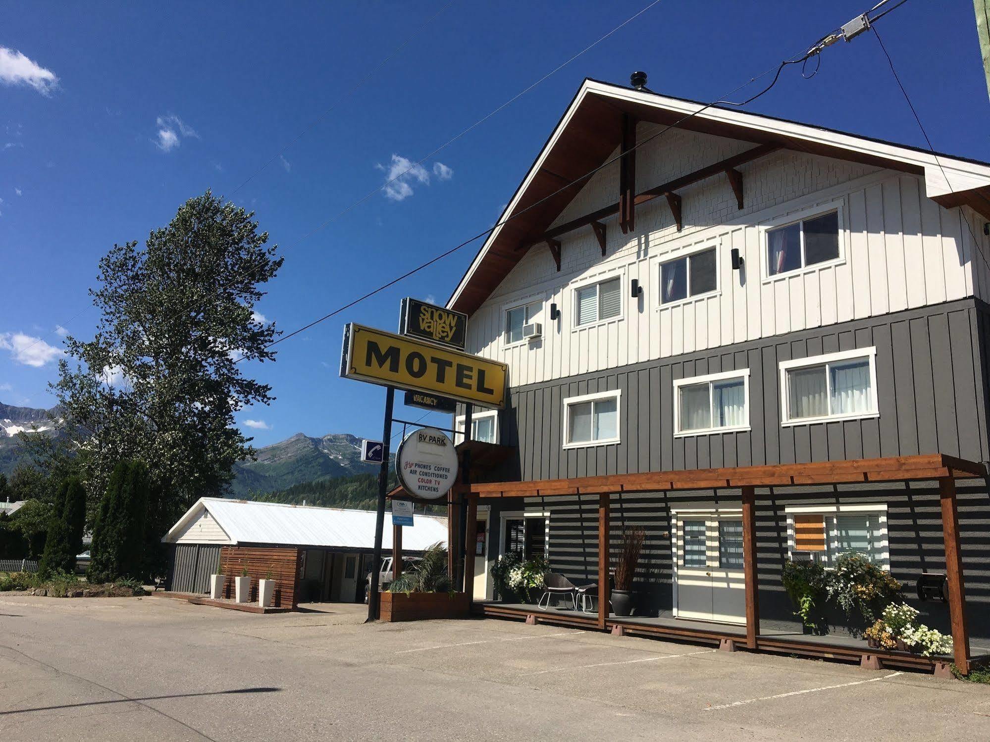 Snow Valley Lodging Fernie Exterior photo